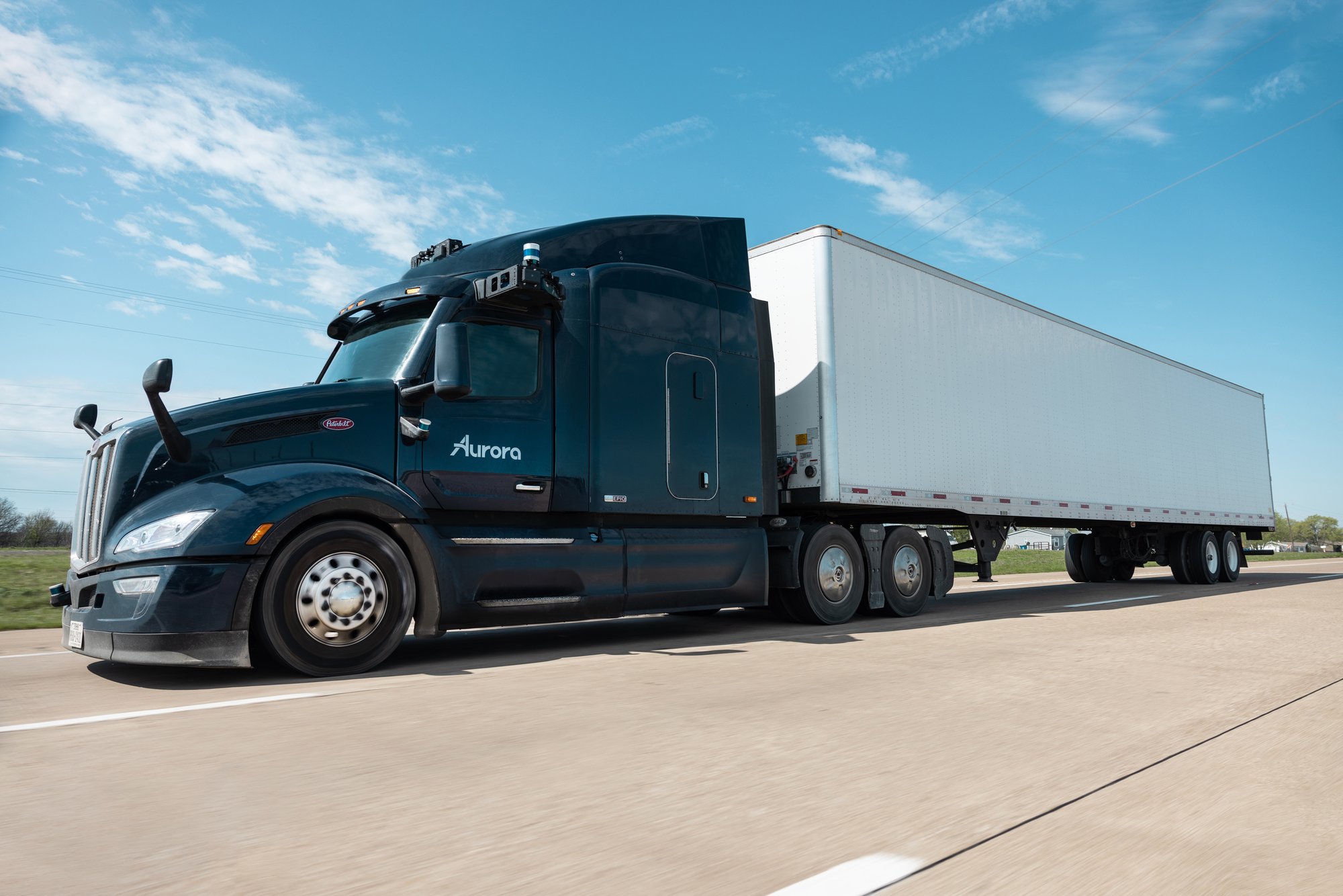 Aurora_Horizon_Autonomous_Trucking_-_PBT-579_Highway_3 (1)